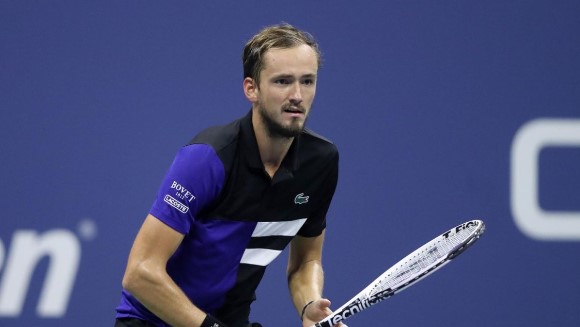 Даниил Медведев записа трета поредна победа в Лондон bet365