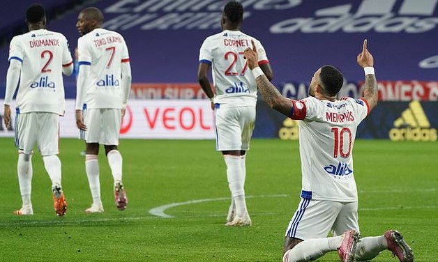 Лион победи с 3:0 Страсбург bet365