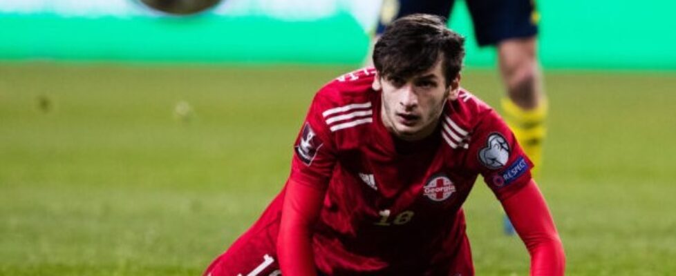 Хвича Кварацхелия е попаднал в трансферните планове на Наполи bet365