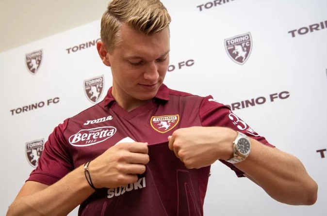 Торино финализра трансфера на защитника Пер Шуурс bet365